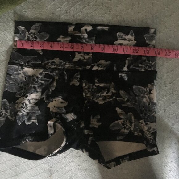 Old Navy Active Go-Dry Fitted Shorts Medium - Picture 4 of 6